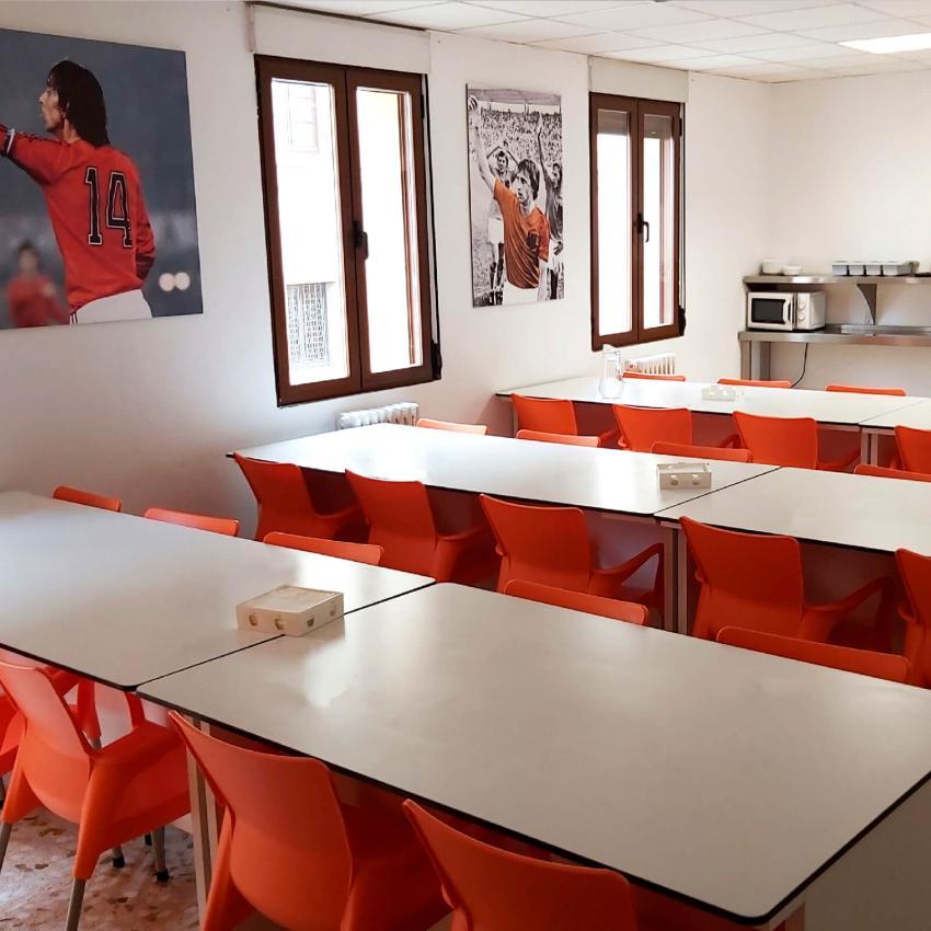 Comedor de la residencia donde se sirven las comidas del campamento